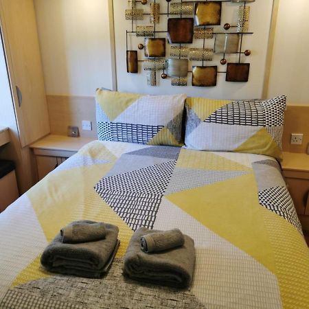 Lovely Static Holiday Caravan Near Whithorn Exterior photo